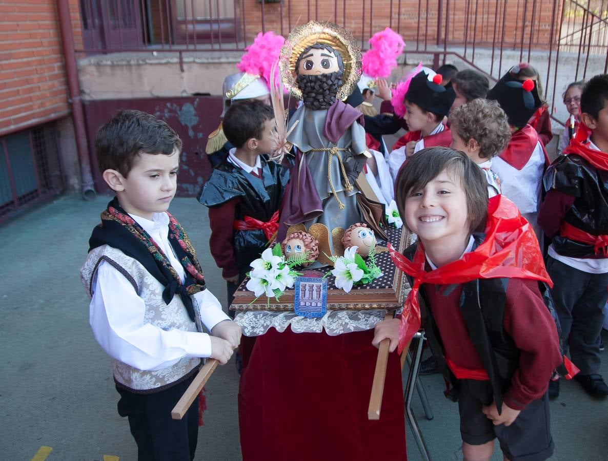 El Centro Sagrado Corazón de Logroño ha acogido este viernes una representación de San Bernabé protagonizada por sus alumnos y a la que ha acudido la alcaldesa de Logroño en funciones, Cuca Gamarra.