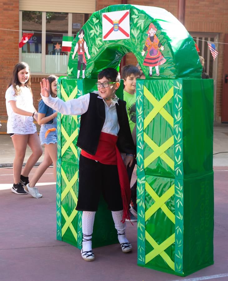 Fotos: Representación de San Bernabé por los alumnos del colegio Vélez de Guevara