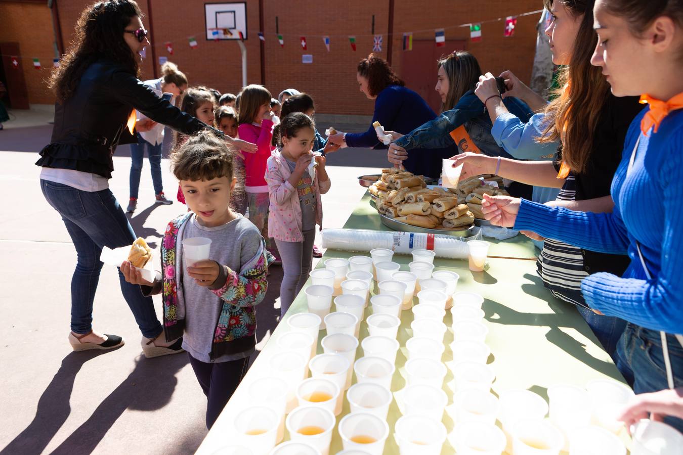 Fotos: Representación de San Bernabé por los alumnos del colegio Vélez de Guevara