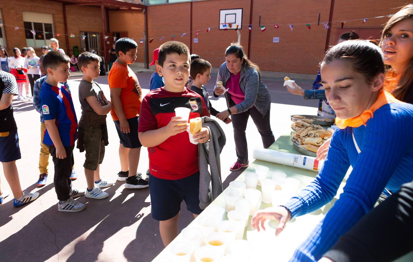 Fotos: Representación de San Bernabé por los alumnos del colegio Vélez de Guevara