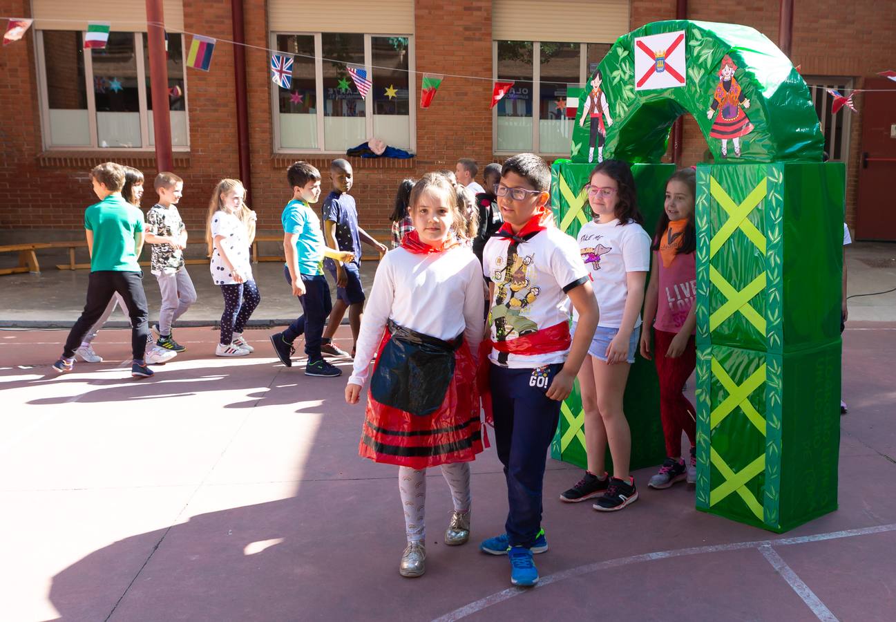 Fotos: Representación de San Bernabé por los alumnos del colegio Vélez de Guevara