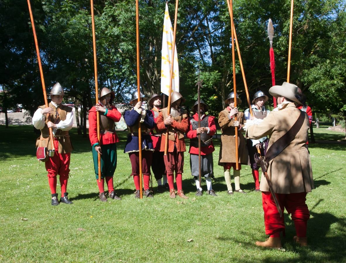 Fotos: Recreación del campamento francés en el parque del Ebro