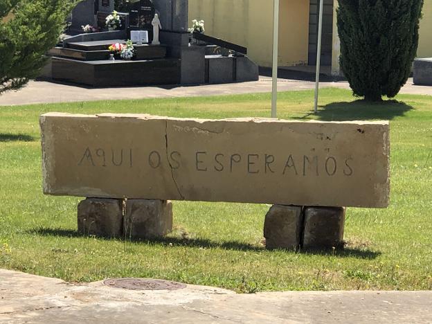 «Aquí os esperamos», del viejo al nuevo cementerio