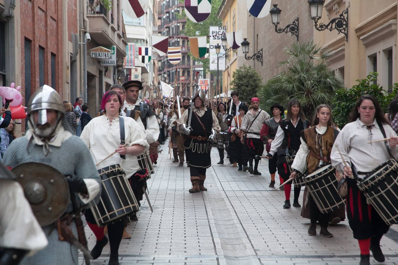 Fotos: Ambiente en las calles de Logroño por San Bernabé: el sábado