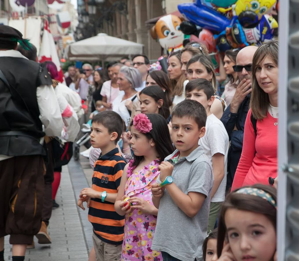 Fotos: Ambiente en las calles de Logroño por San Bernabé: el sábado