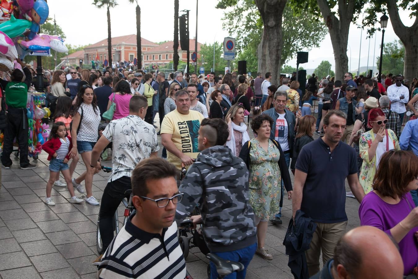 Fotos: Ambiente en las calles de Logroño por San Bernabé: el sábado