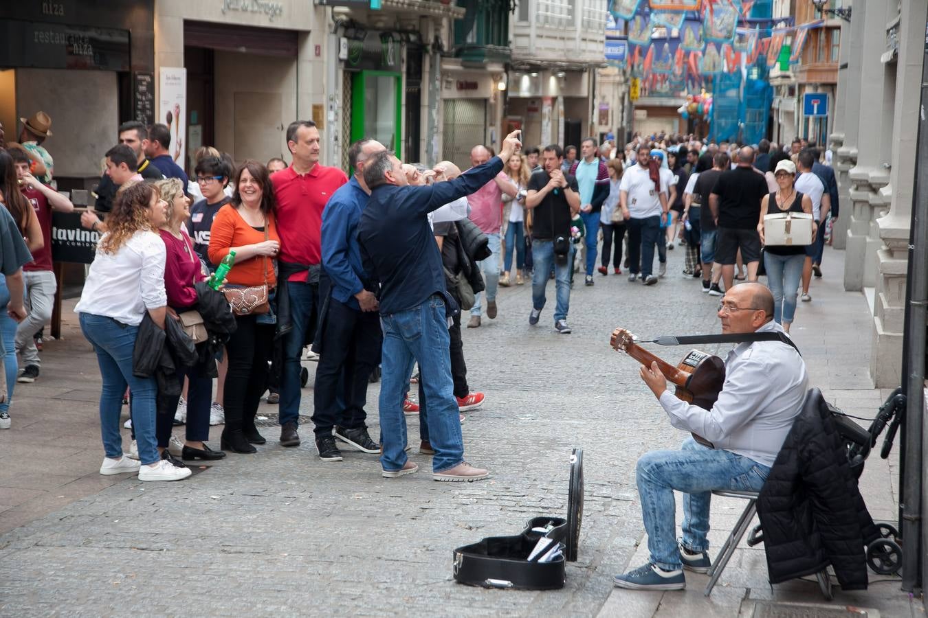 Fotos: Ambiente en las calles de Logroño por San Bernabé: el sábado