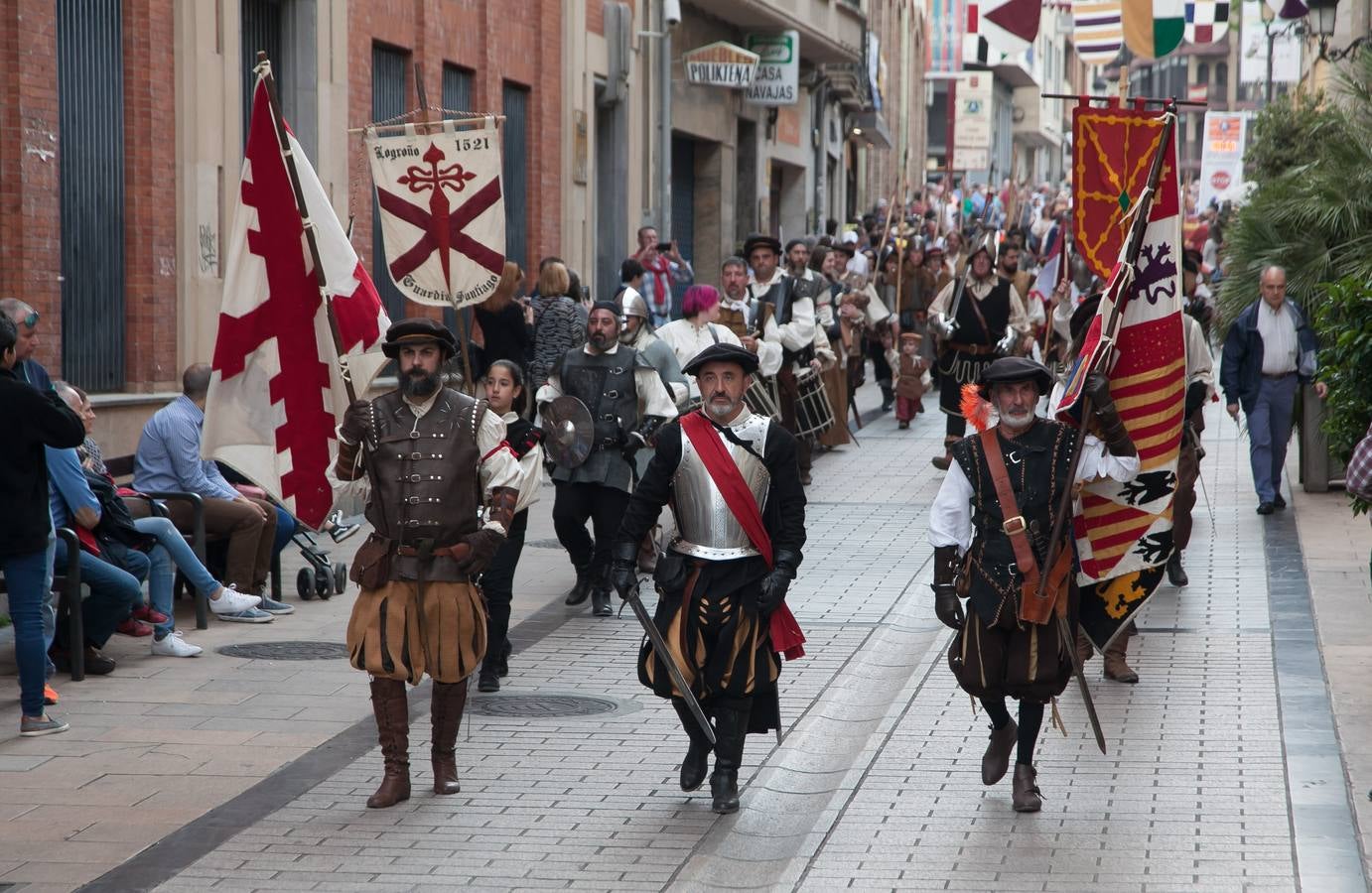 Fotos: Ambiente en las calles de Logroño por San Bernabé: el sábado