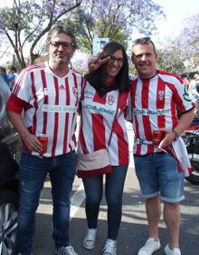 Imagen secundaria 2 - Los colores blanco y rojo se dejaron ver por Alicante