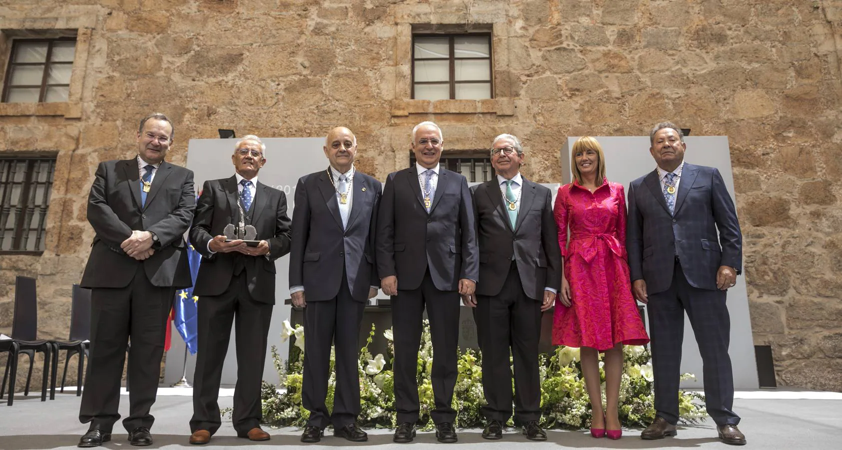 San Millán de la Cogolla ha acogido la celebración institucional del 9 de junio con la entrega de las Medallas de La Rioja, el Galardón de las Artes y las distinciones de Riojanos Ilustres 