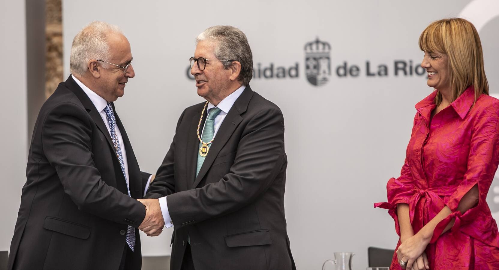 San Millán de la Cogolla ha acogido la celebración institucional del 9 de junio con la entrega de las Medallas de La Rioja, el Galardón de las Artes y las distinciones de Riojanos Ilustres 