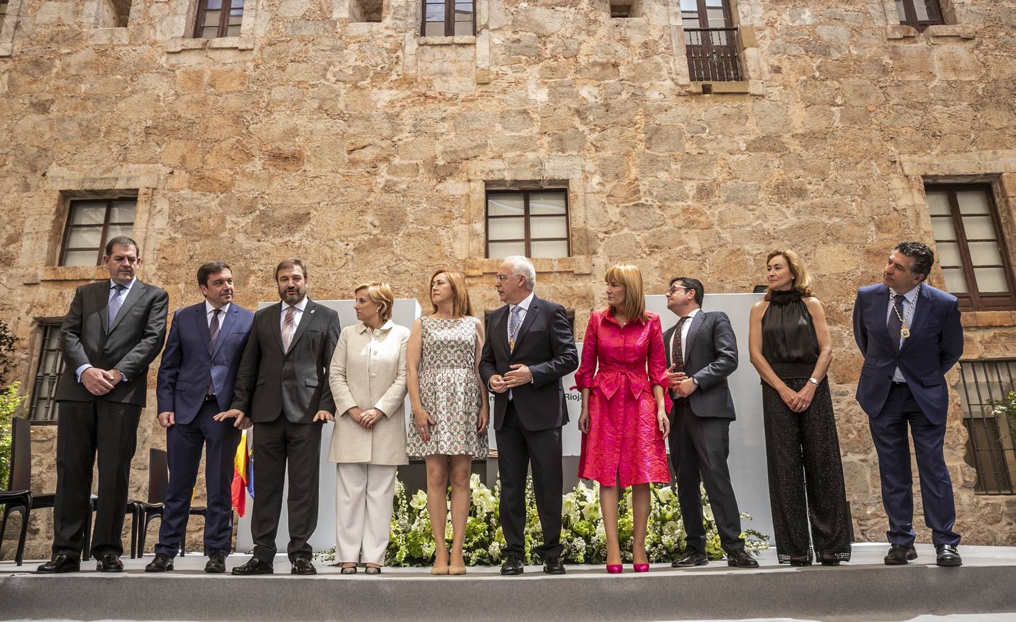 San Millán de la Cogolla ha acogido la celebración institucional del 9 de junio con la entrega de las Medallas de La Rioja, el Galardón de las Artes y las distinciones de Riojanos Ilustres 