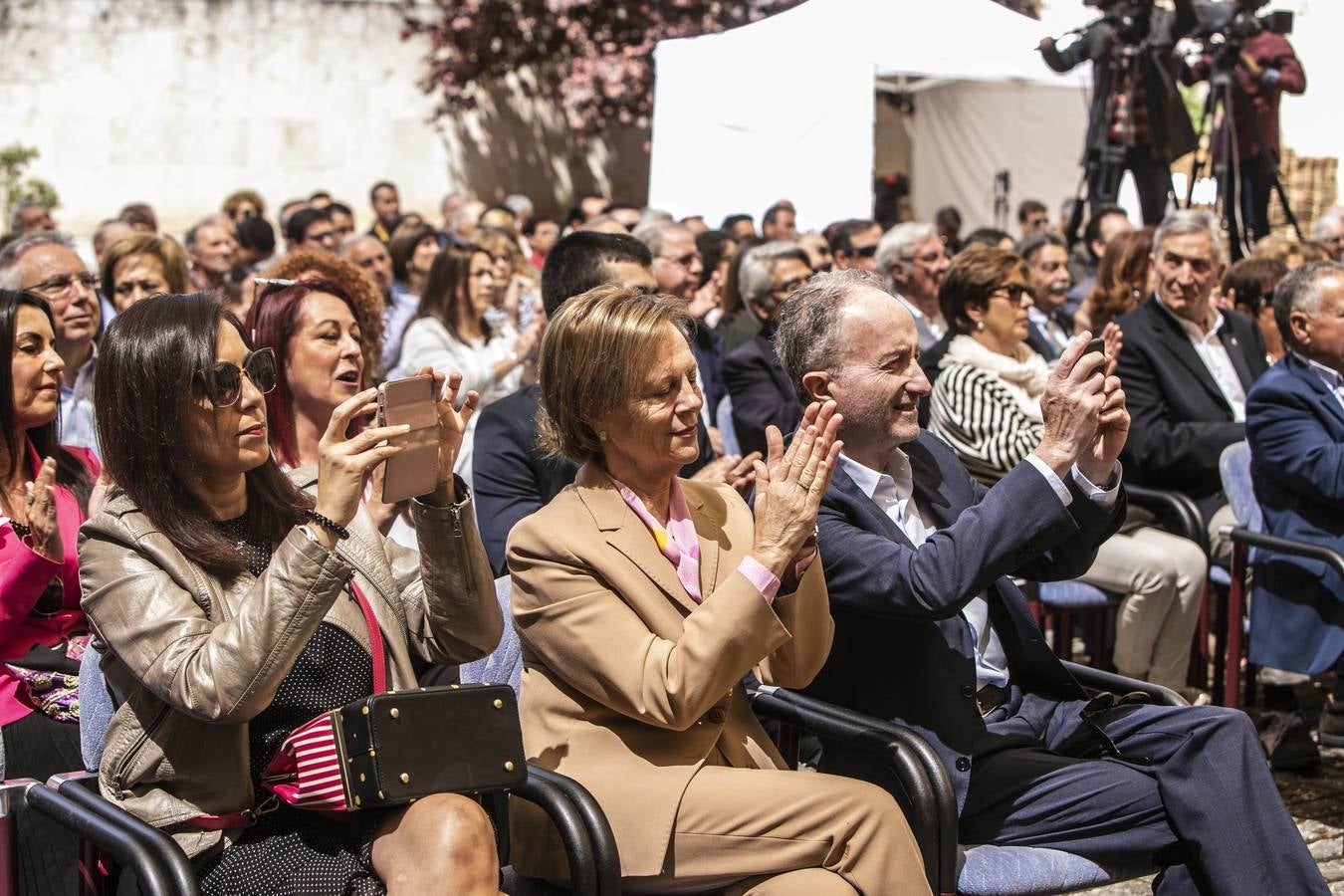 San Millán de la Cogolla ha acogido la celebración institucional del 9 de junio con la entrega de las Medallas de La Rioja, el Galardón de las Artes y las distinciones de Riojanos Ilustres 