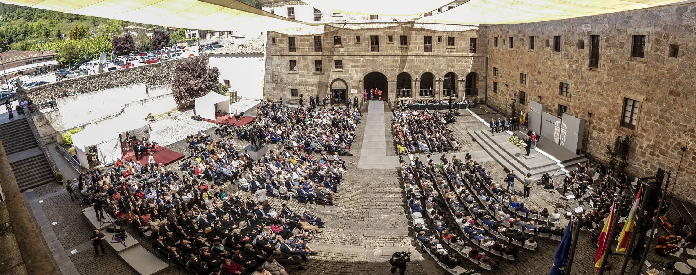 San Millán de la Cogolla ha acogido la celebración institucional del 9 de junio con la entrega de las Medallas de La Rioja, el Galardón de las Artes y las distinciones de Riojanos Ilustres 