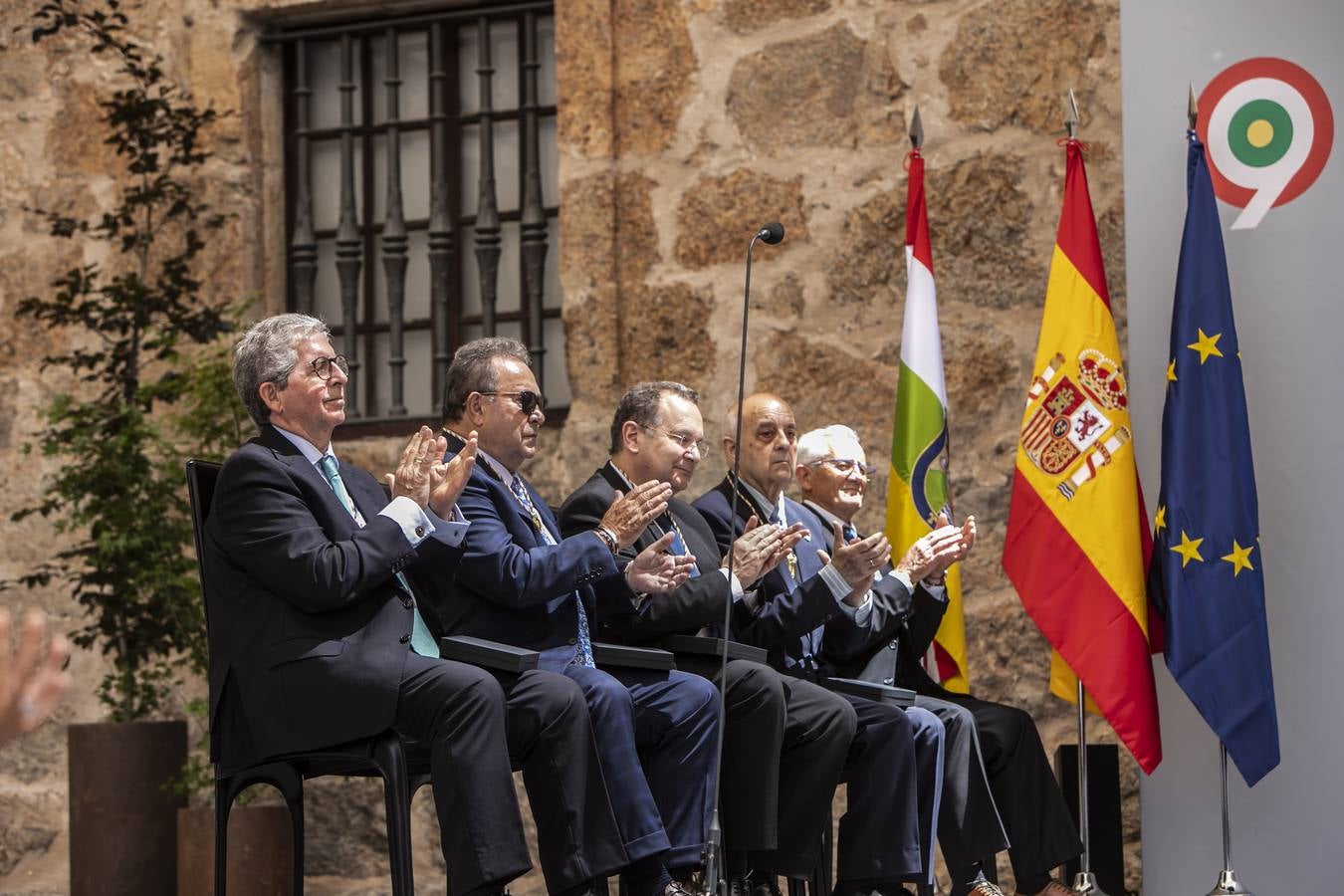 San Millán de la Cogolla ha acogido la celebración institucional del 9 de junio con la entrega de las Medallas de La Rioja, el Galardón de las Artes y las distinciones de Riojanos Ilustres 