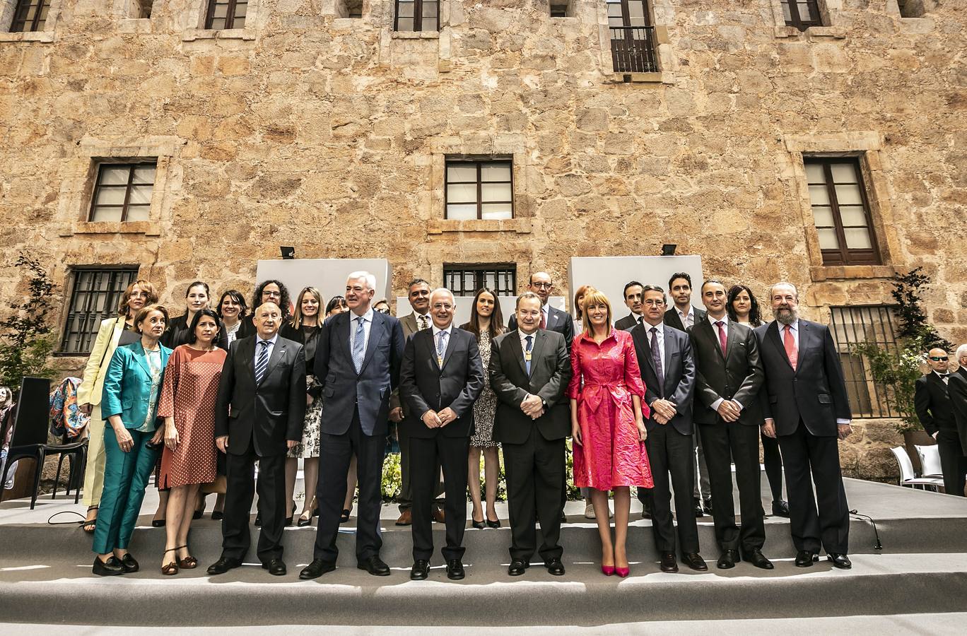 San Millán de la Cogolla ha acogido la celebración institucional del 9 de junio con la entrega de las Medallas de La Rioja, el Galardón de las Artes y las distinciones de Riojanos Ilustres 