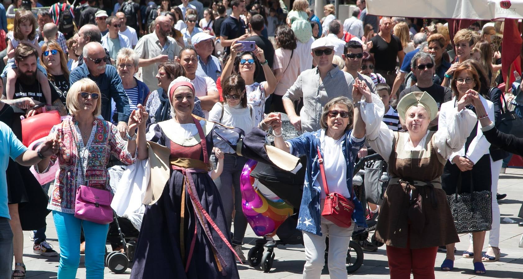 Fotos: Un domingo muy festivo en Logroño