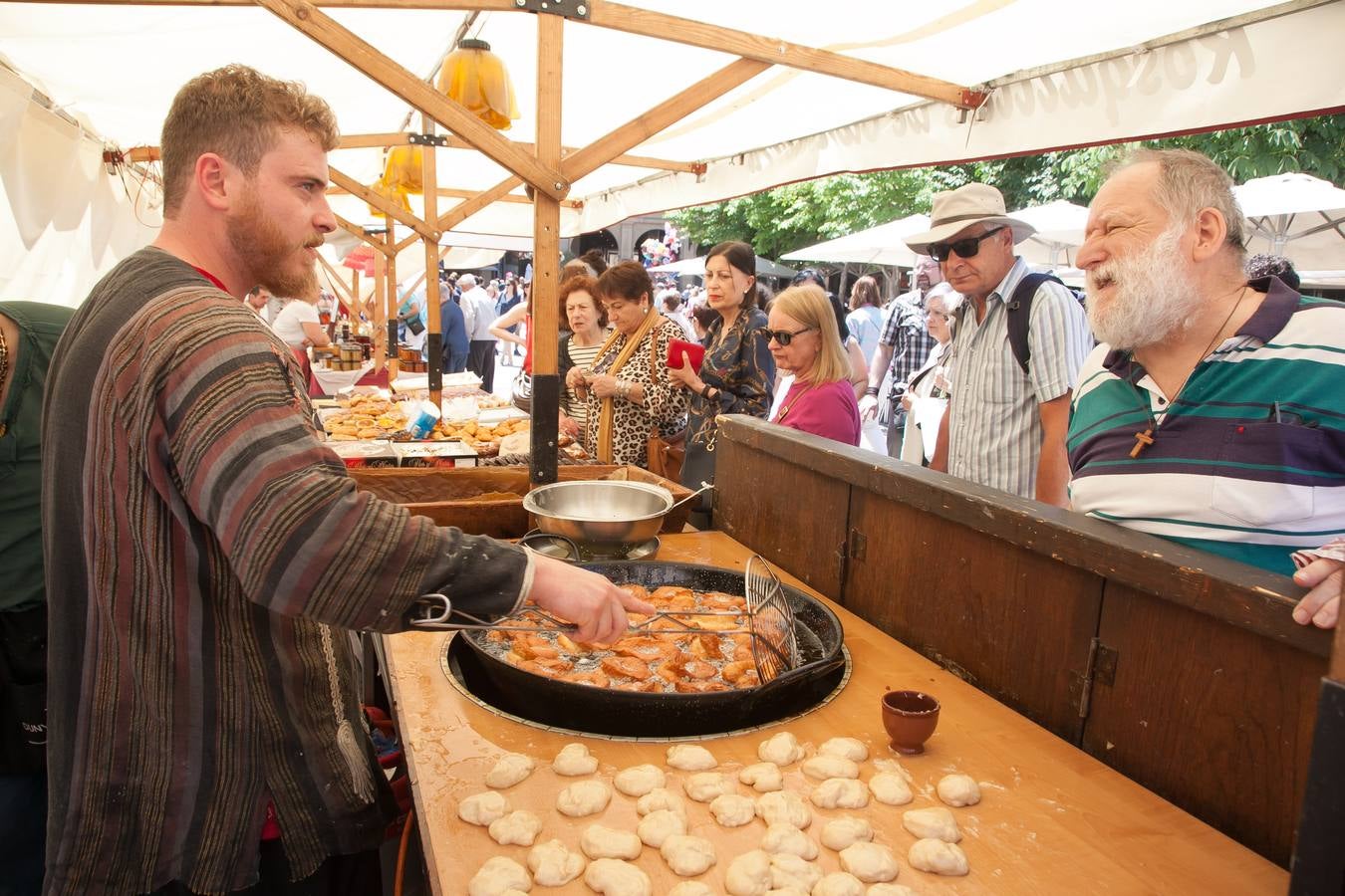 Fotos: Un domingo muy festivo en Logroño