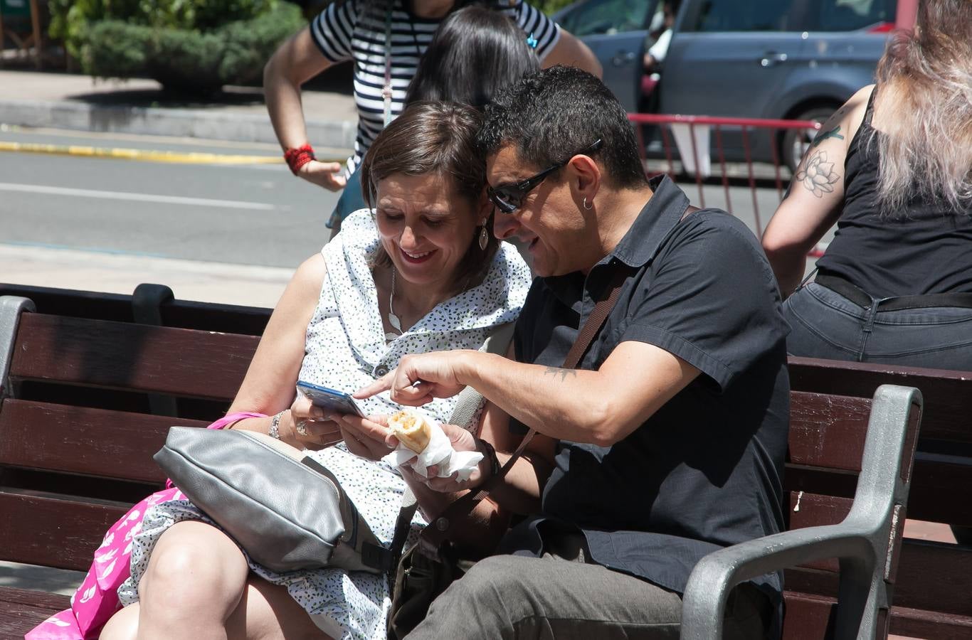 Fotos: Un domingo muy festivo en Logroño