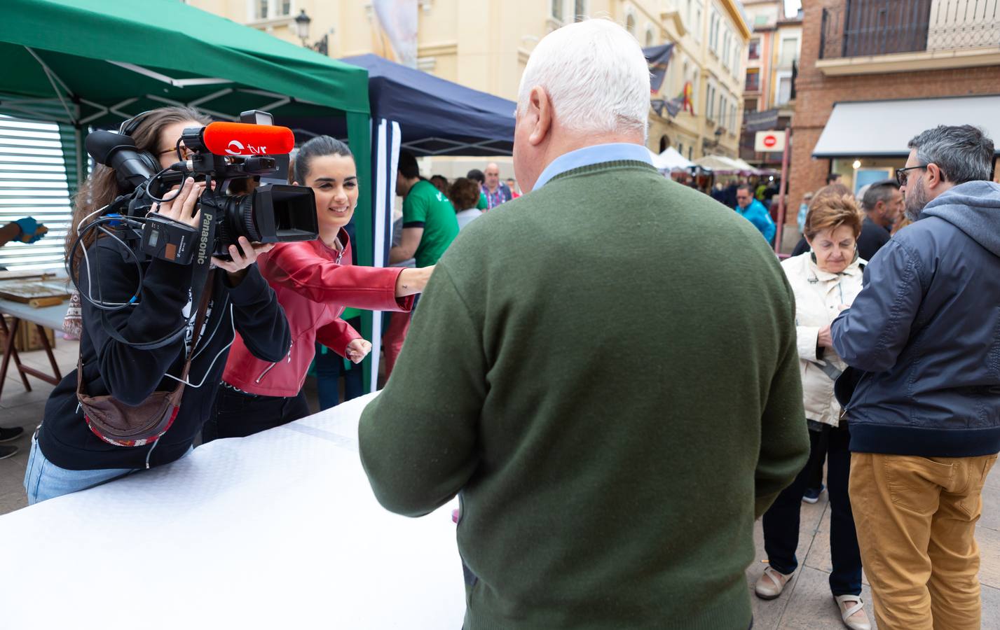 Fotos: La Casa de Andalucía ofrece una degustación de bocatita de melva con pimientos