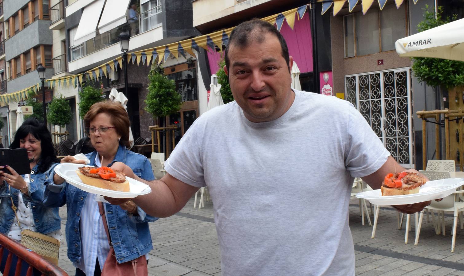 Fotos: Degustación de embuchados a cargo de la Peña La Uva