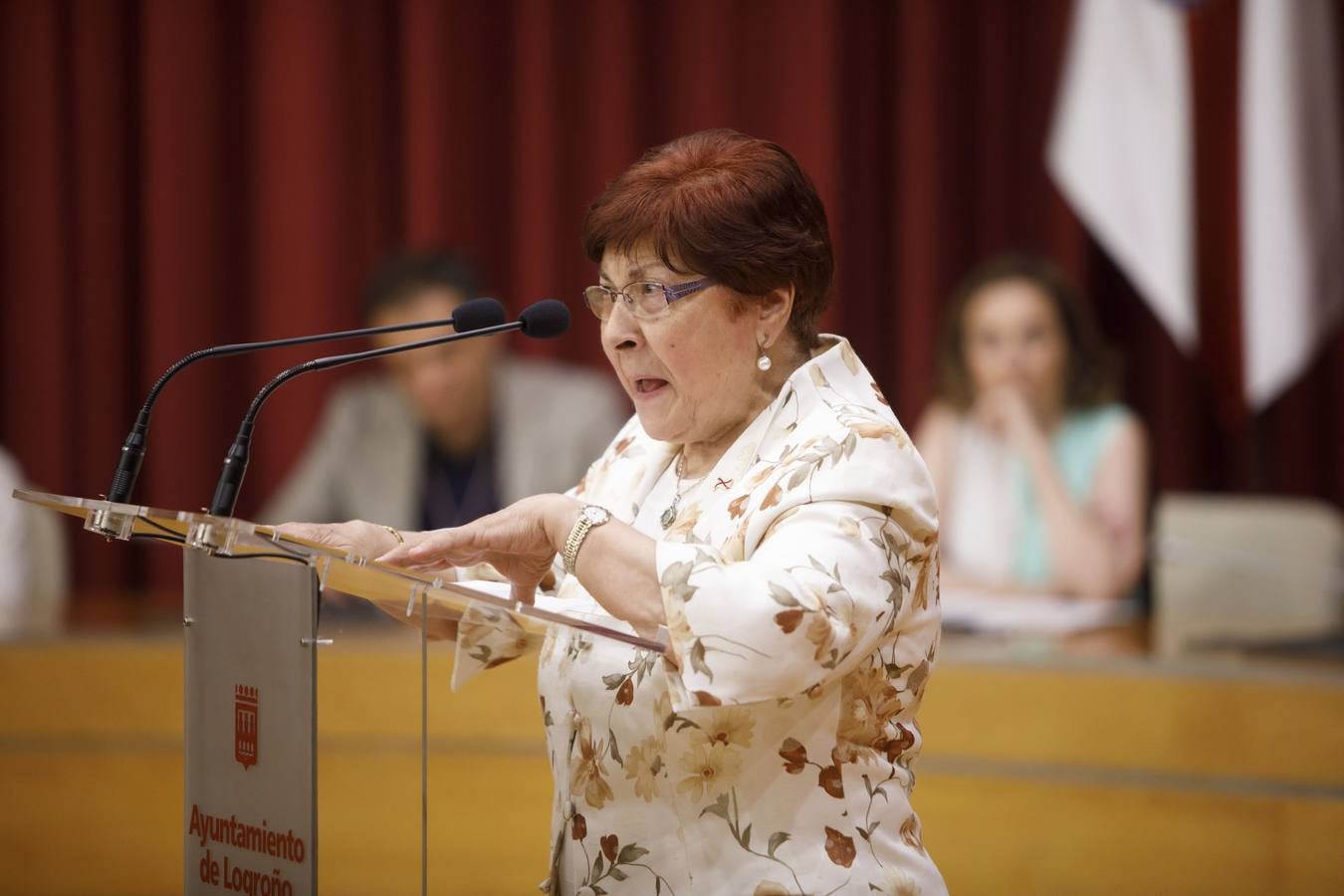 Acto de entrega de la Insignias de San Bernabé, en esta ocasión, al periodista Fernando Lázaro; la presidenta del CERMI, Manoli Muro; el médico Joaquín Yangüela; y la voluntaria María Jesús Romero