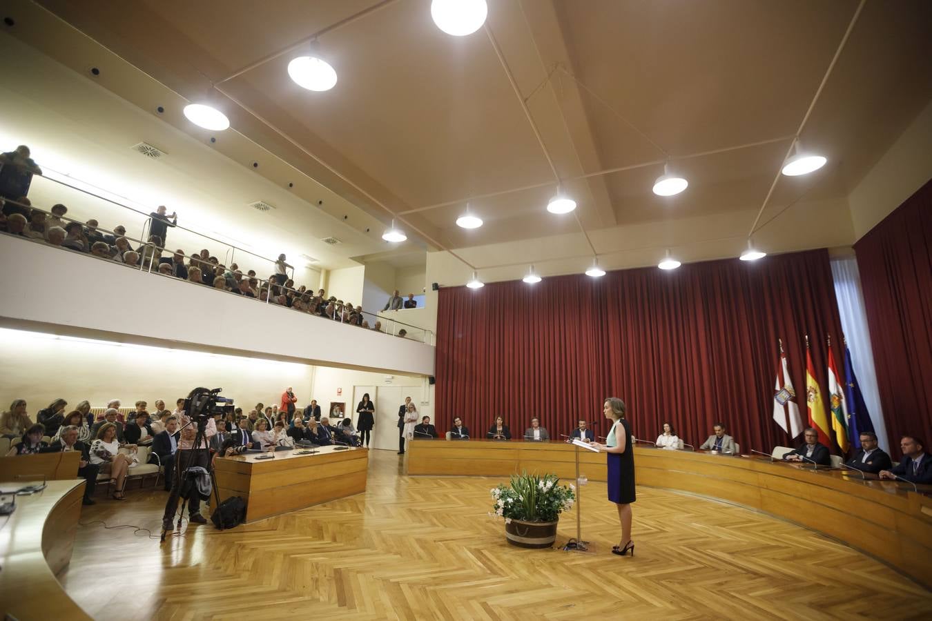 Acto de entrega de la Insignias de San Bernabé, en esta ocasión, al periodista Fernando Lázaro; la presidenta del CERMI, Manoli Muro; el médico Joaquín Yangüela; y la voluntaria María Jesús Romero