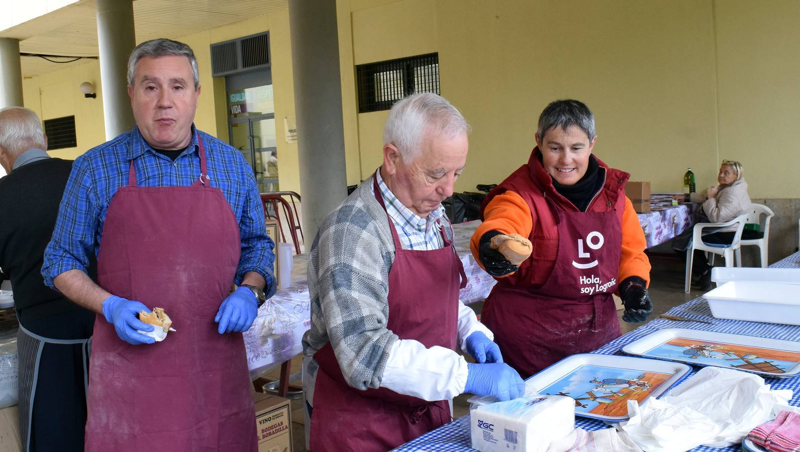 Fotos: Degustación de lomo con pimientos en la calle Ruavieja