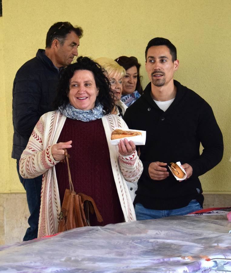 Fotos: Degustación de lomo con pimientos en la calle Ruavieja