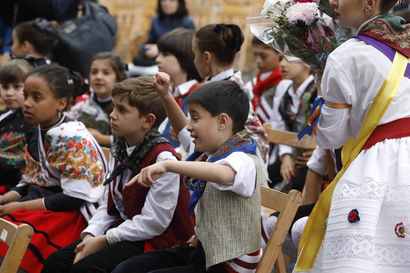 Fotos: Tradicional ofrenda de flores en El Revellín