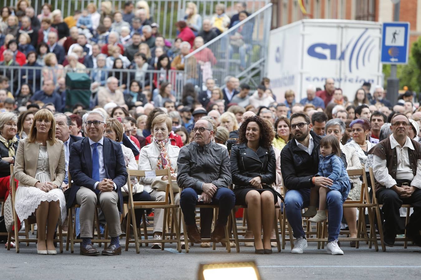 Fotos: Tradicional ofrenda de flores en El Revellín