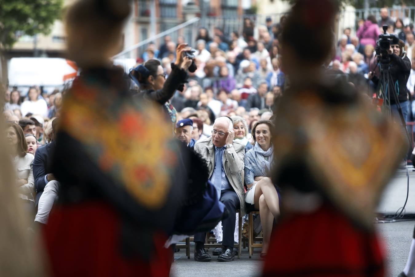 Fotos: Tradicional ofrenda de flores en El Revellín