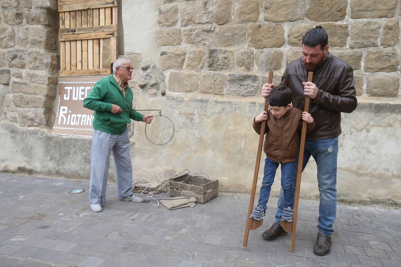 Fotos: Juegos tradicionales en la plaza de Santiago