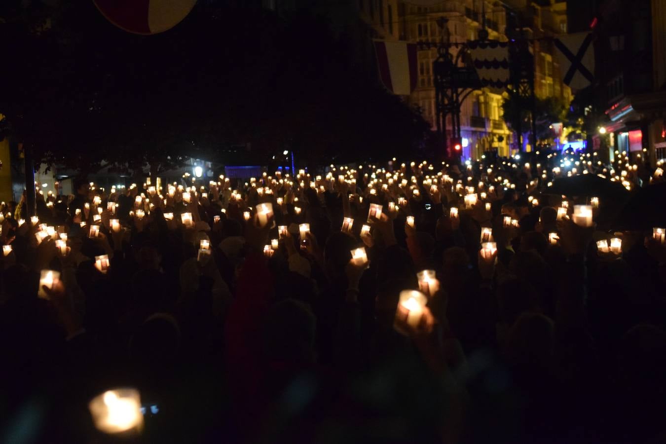 La Cofradía de San Bernabé celebró el encendido de luminarias en cumplimento del Voto de San Bernabé.