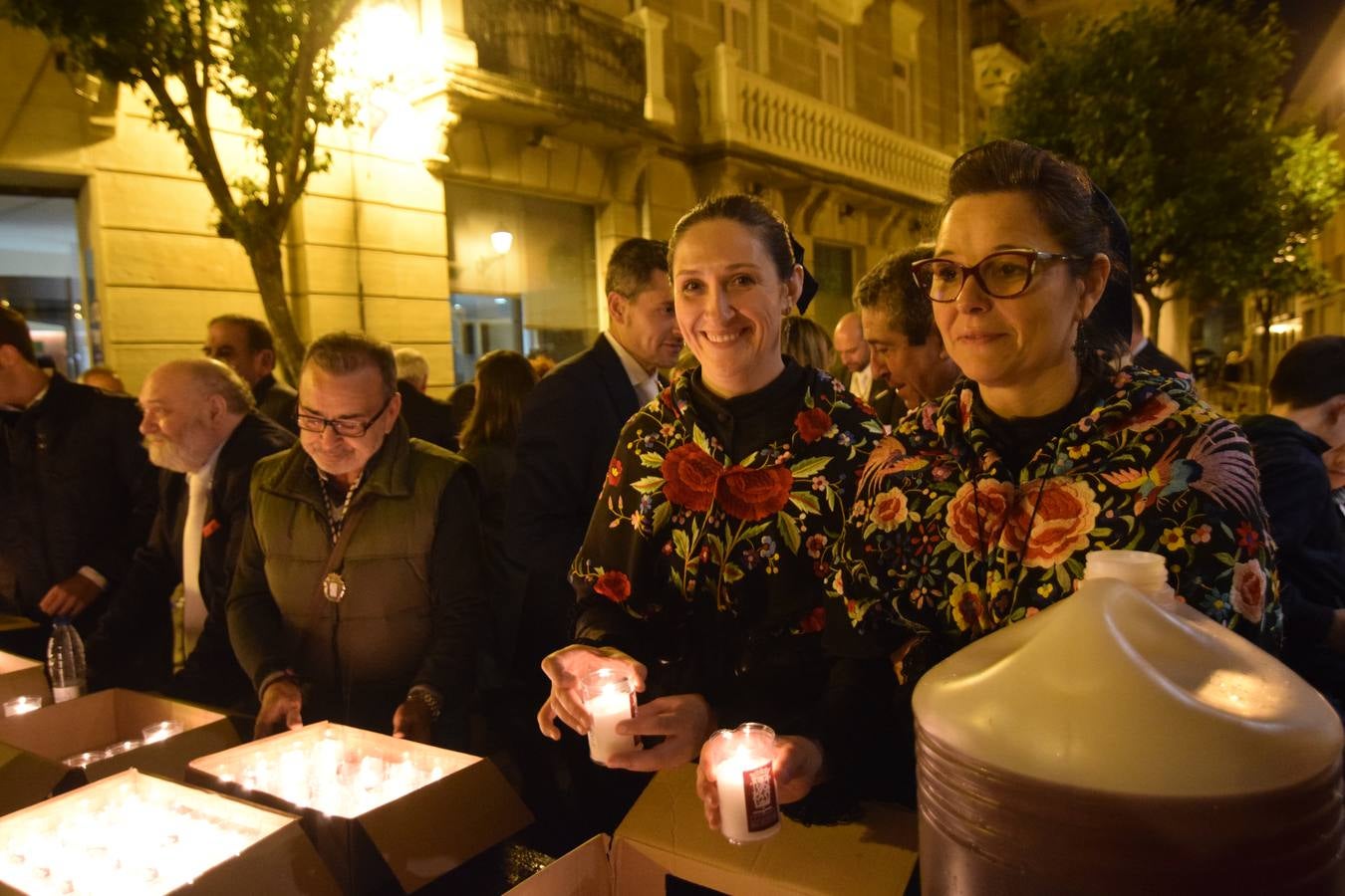 La Cofradía de San Bernabé celebró el encendido de luminarias en cumplimento del Voto de San Bernabé.