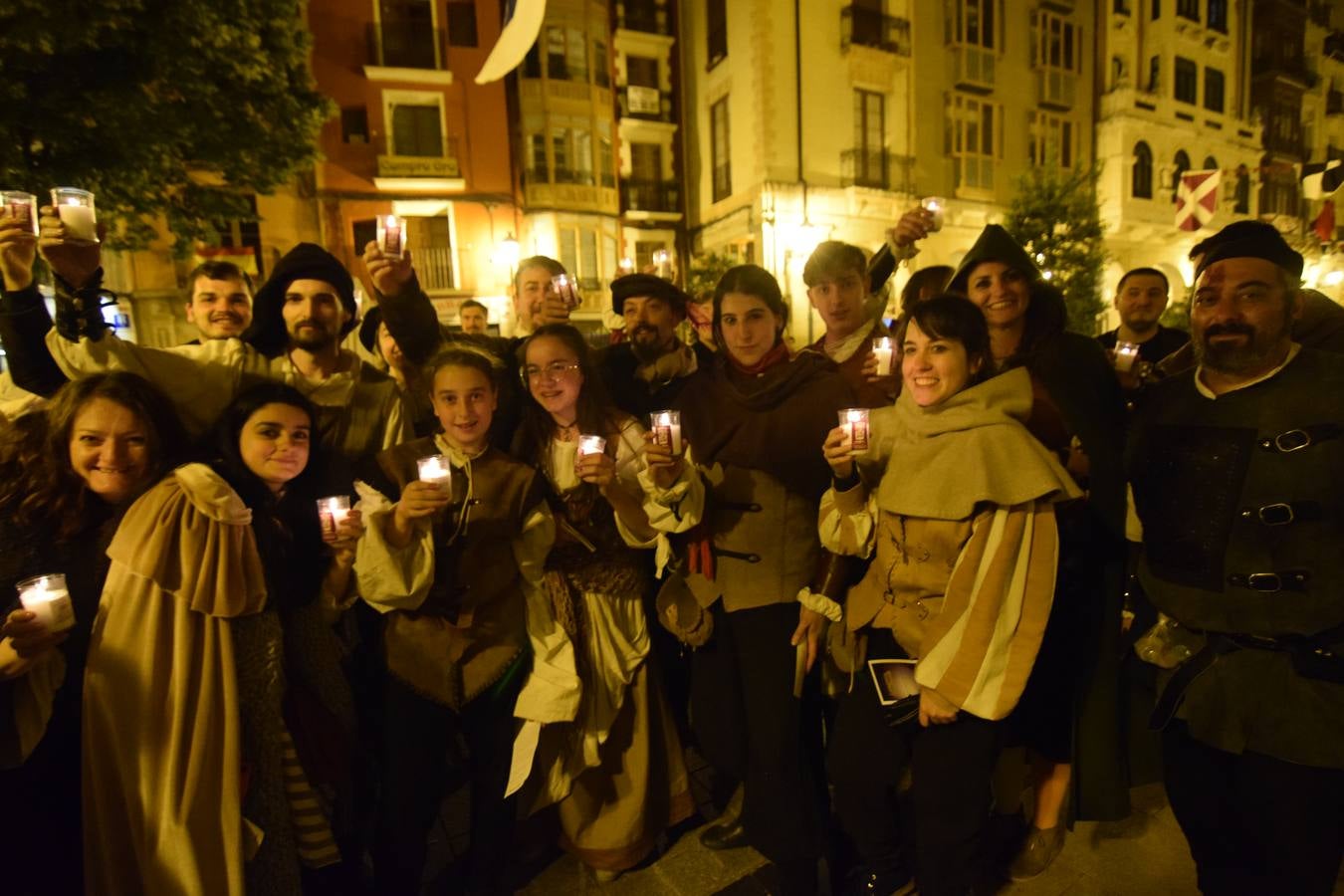 La Cofradía de San Bernabé celebró el encendido de luminarias en cumplimento del Voto de San Bernabé.