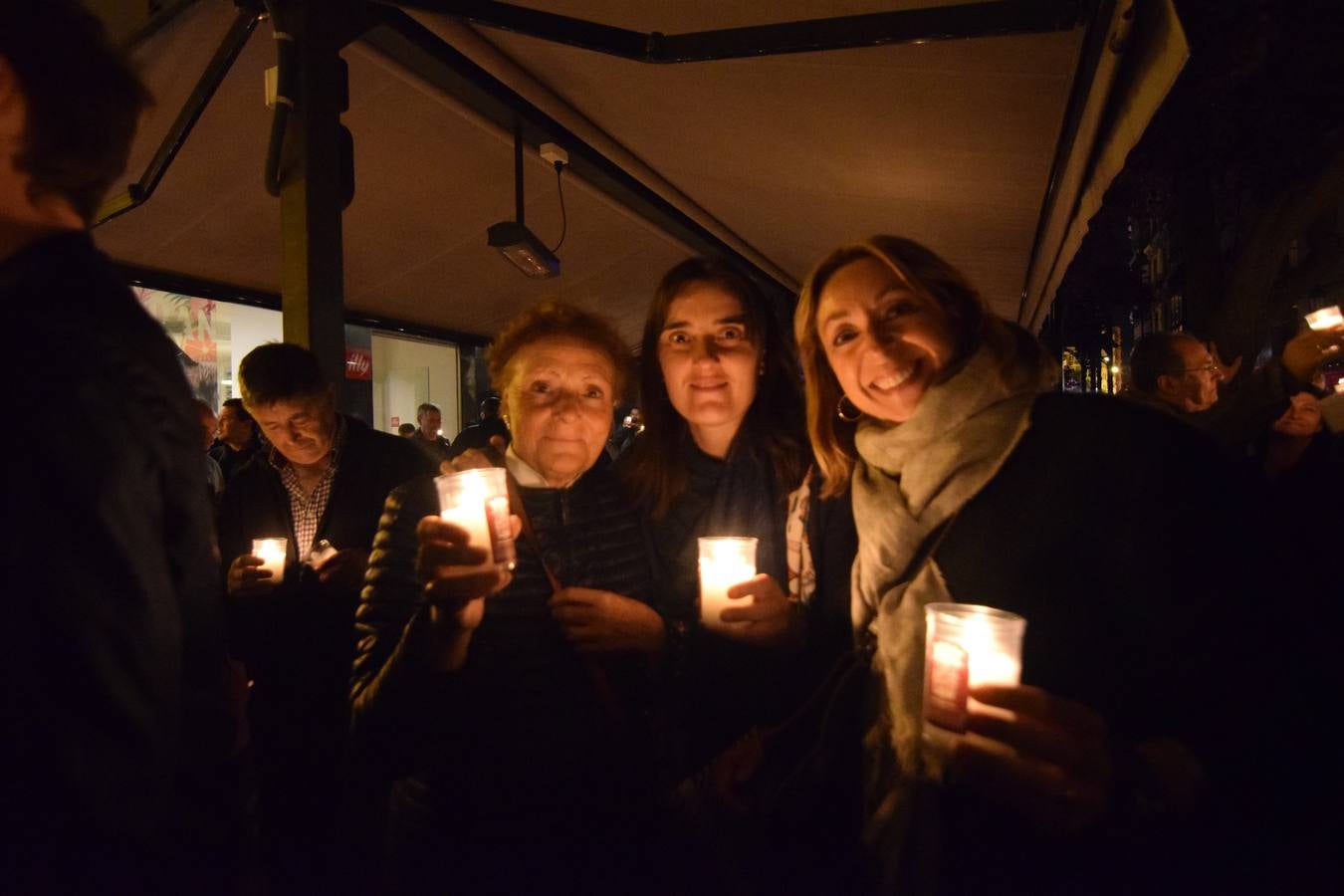 La Cofradía de San Bernabé celebró el encendido de luminarias en cumplimento del Voto de San Bernabé.