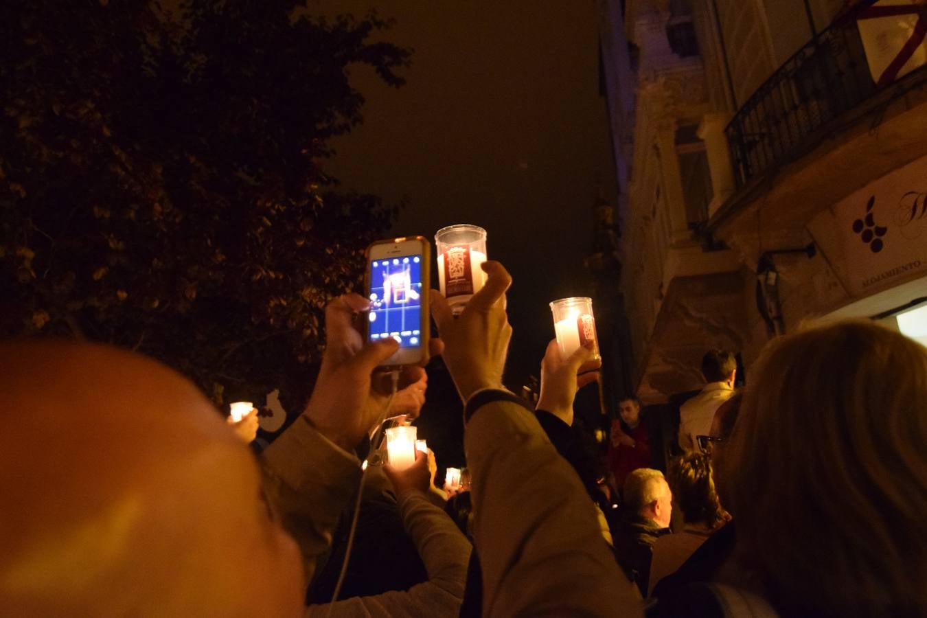 La Cofradía de San Bernabé celebró el encendido de luminarias en cumplimento del Voto de San Bernabé.