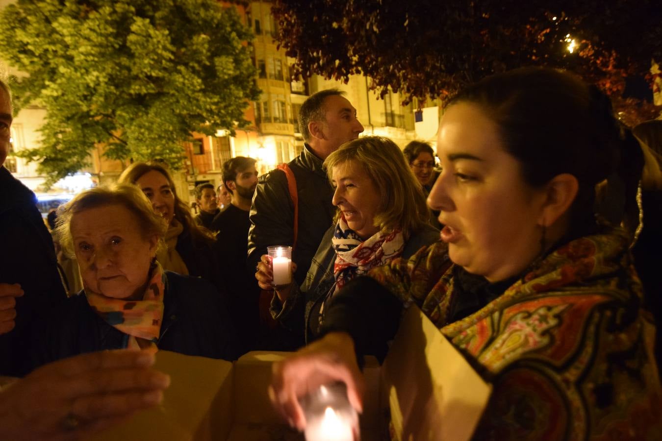 La Cofradía de San Bernabé celebró el encendido de luminarias en cumplimento del Voto de San Bernabé.