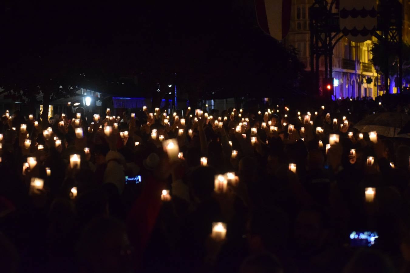 La Cofradía de San Bernabé celebró el encendido de luminarias en cumplimento del Voto de San Bernabé.