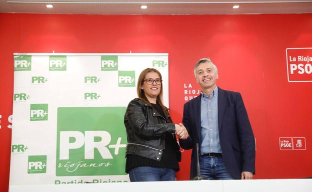 Los representantes del PR+ y PSOE, Raquel Recio y Francisco Ocón.