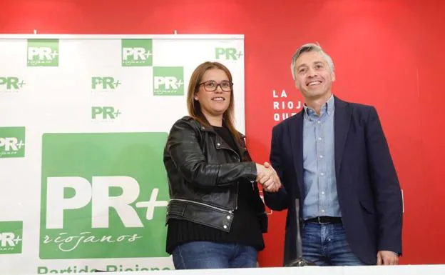 Los representantes del PR+ y PSOE, Raquel Recio y Francisco Ocón.