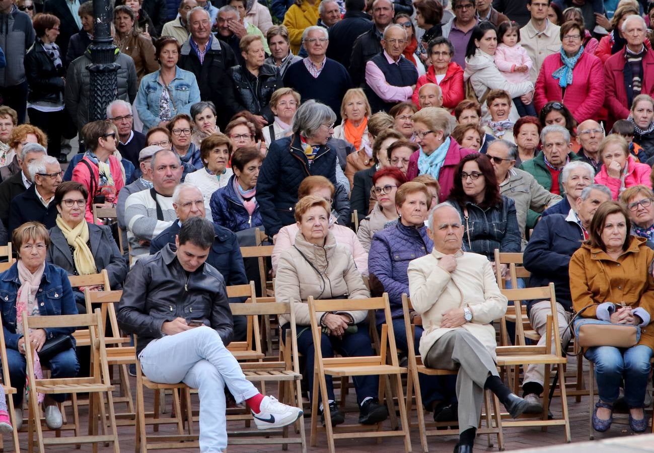 Fotos: VIII Festival Nacional de Folclore en el Paseo de El Espolón