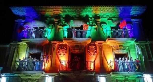 Espectáculo de luz y sonido en la fachada del Ayuntamiento.