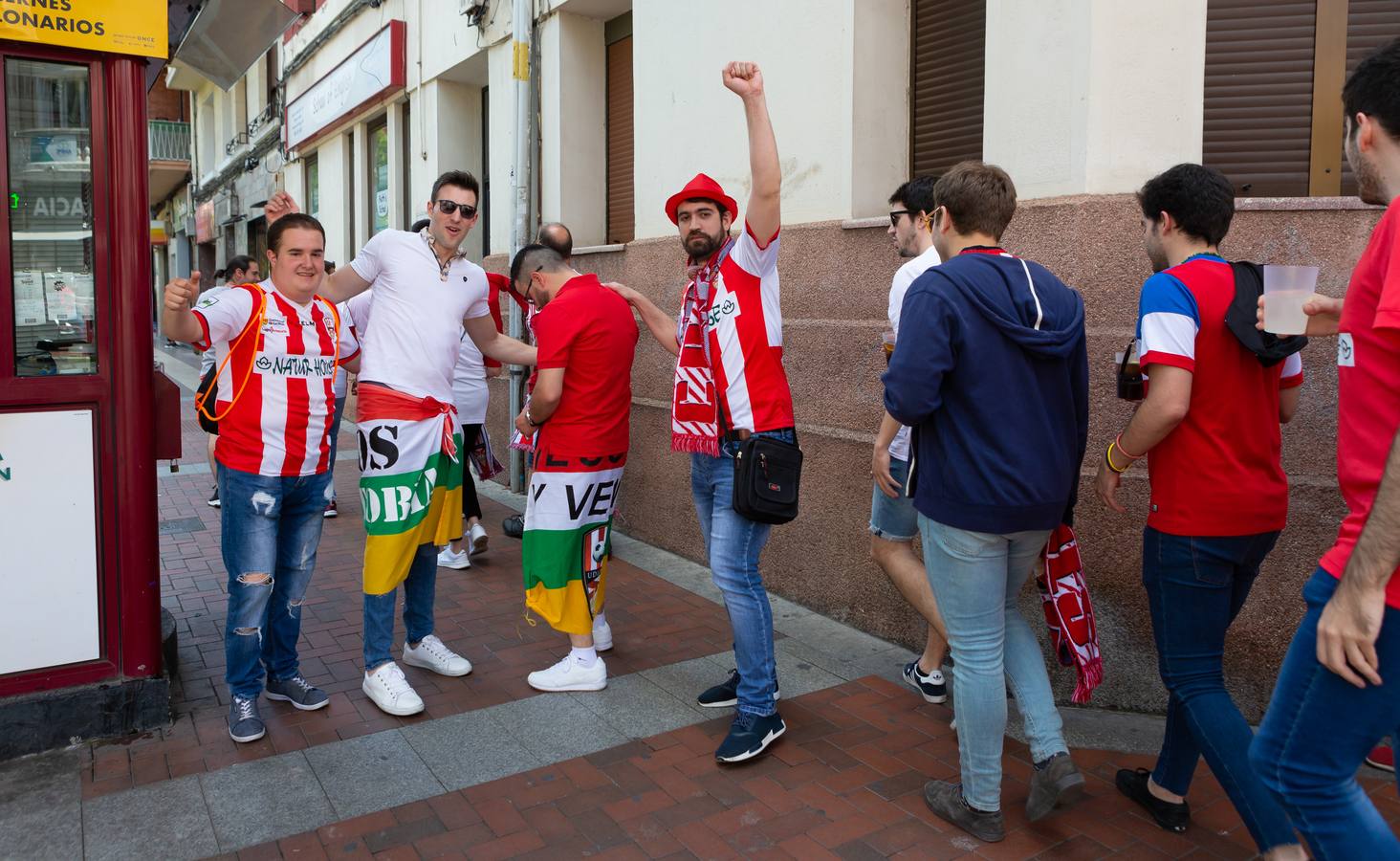 Fotos: Logroño arropa a la UD Logroñés hasta Las Gaunas (1)