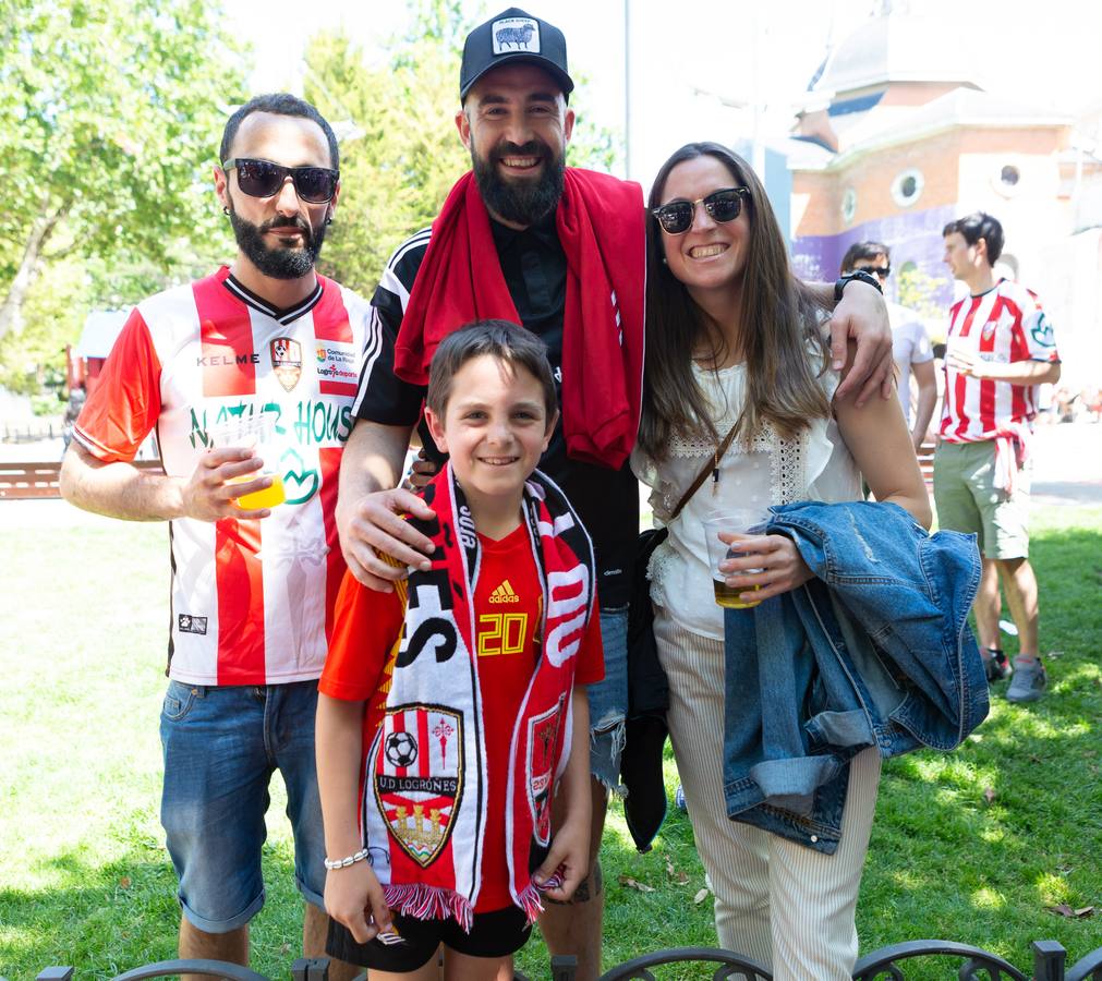 Fotos: Logroño arropa a la UD Logroñés hasta Las Gaunas (1)