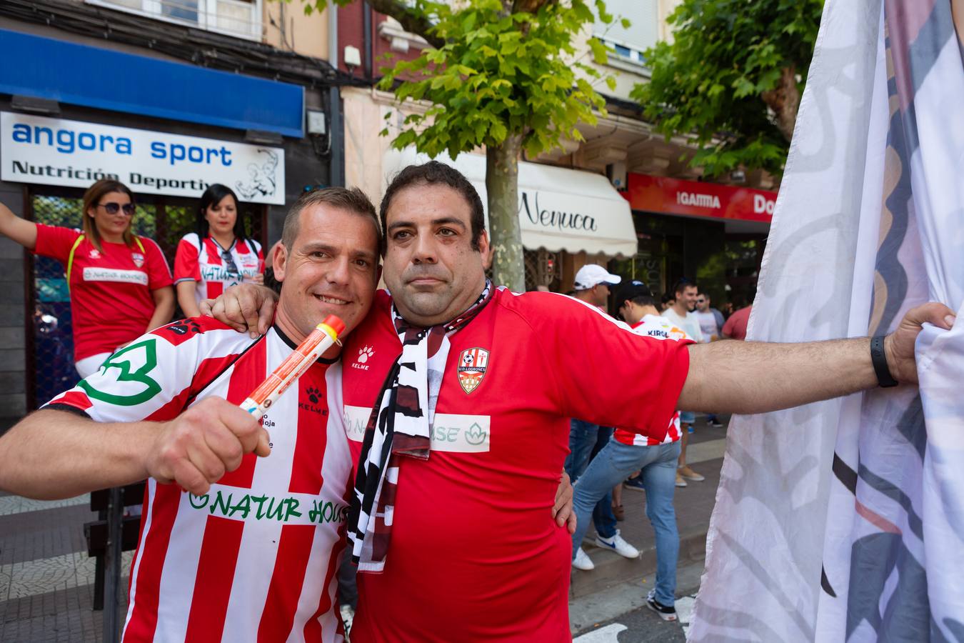 Fotos: Logroño arropa a la UD Logroñés hasta Las Gaunas (1)