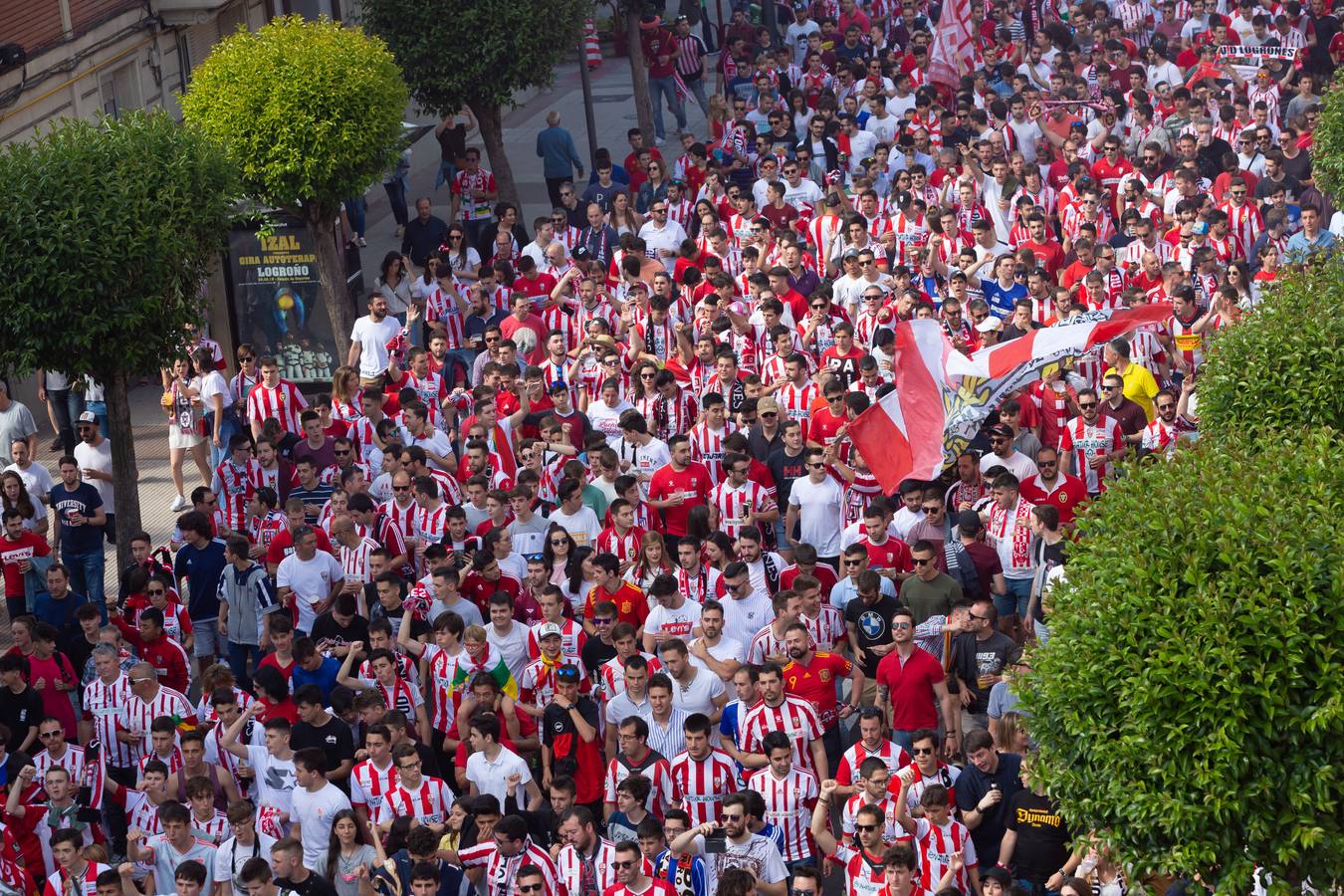 Fotos: La afición arropa a la UD Logroñés (3)