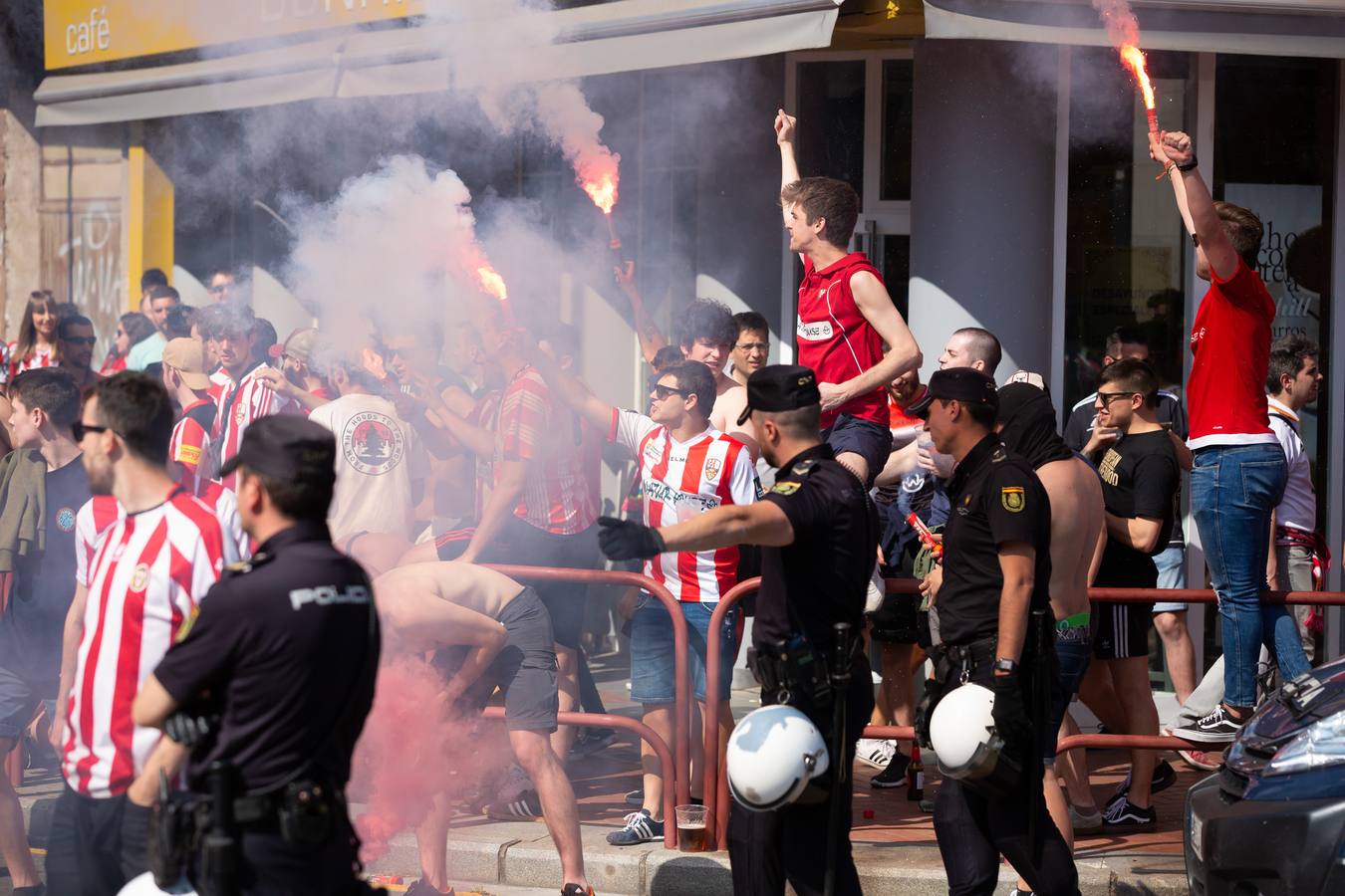 Fotos: La afición arropa a la UD Logroñés (3)