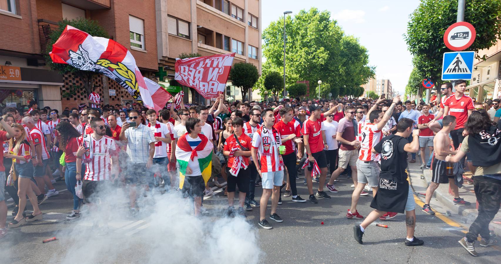 Fotos: La afición arropa a la UD Logroñés (3)